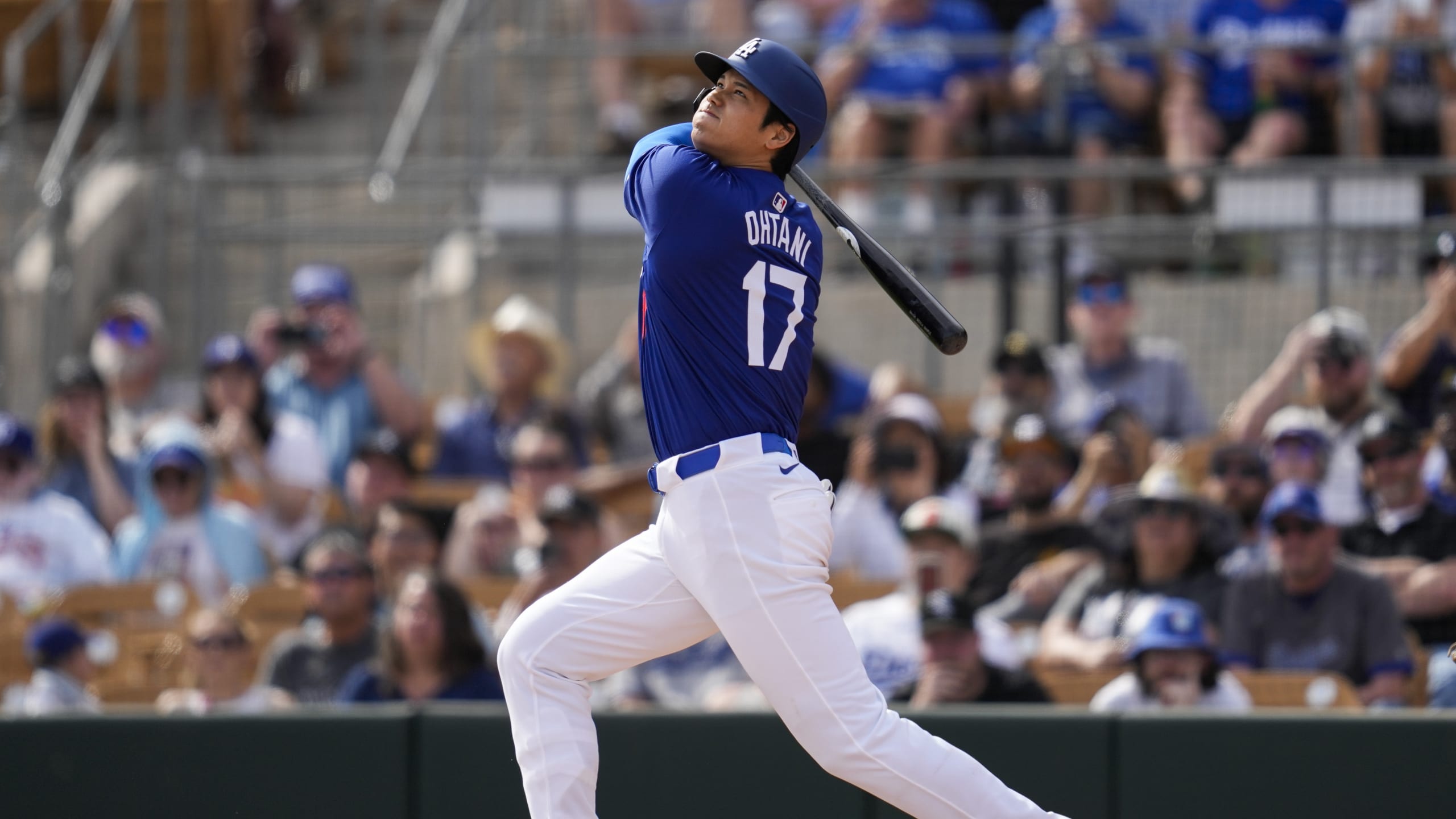 【18％OFF】 ドジャース・大谷翔平がデビュー戦で一発 「2番・DH」で出場 スポーツ
