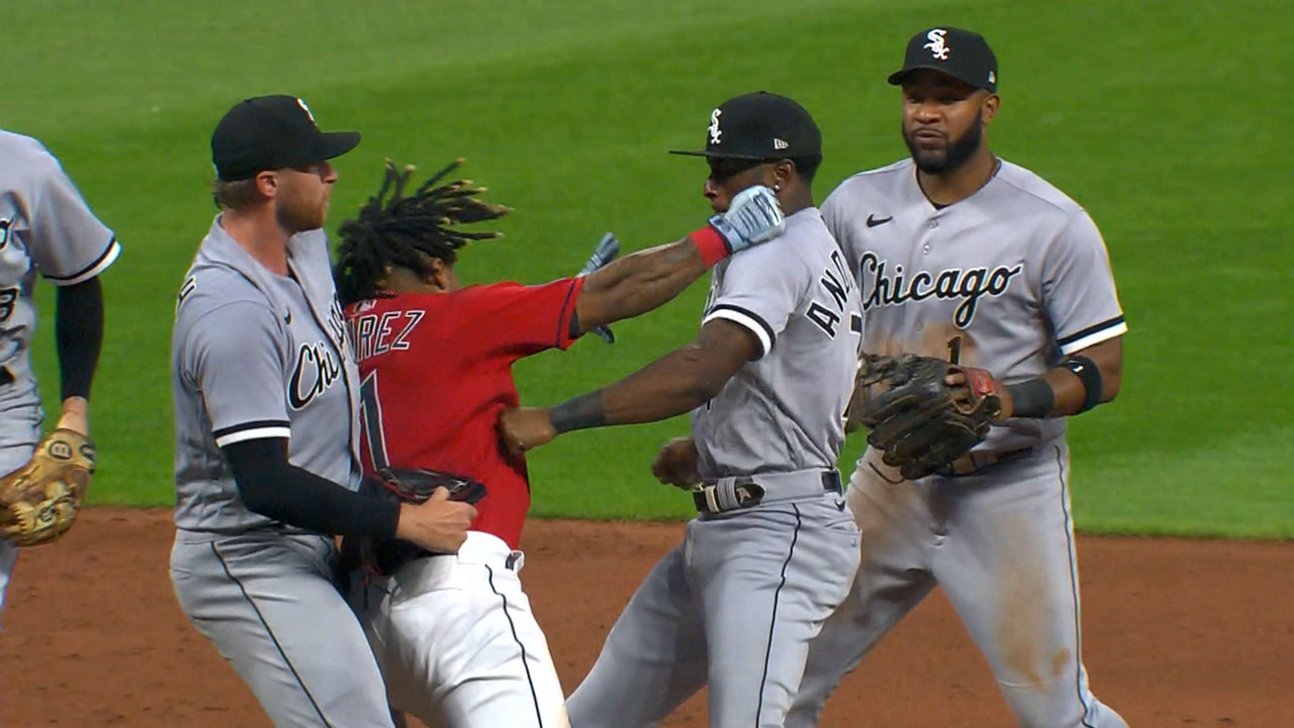 White Sox's Tim Anderson and Guardians' José Ramírez trade punches