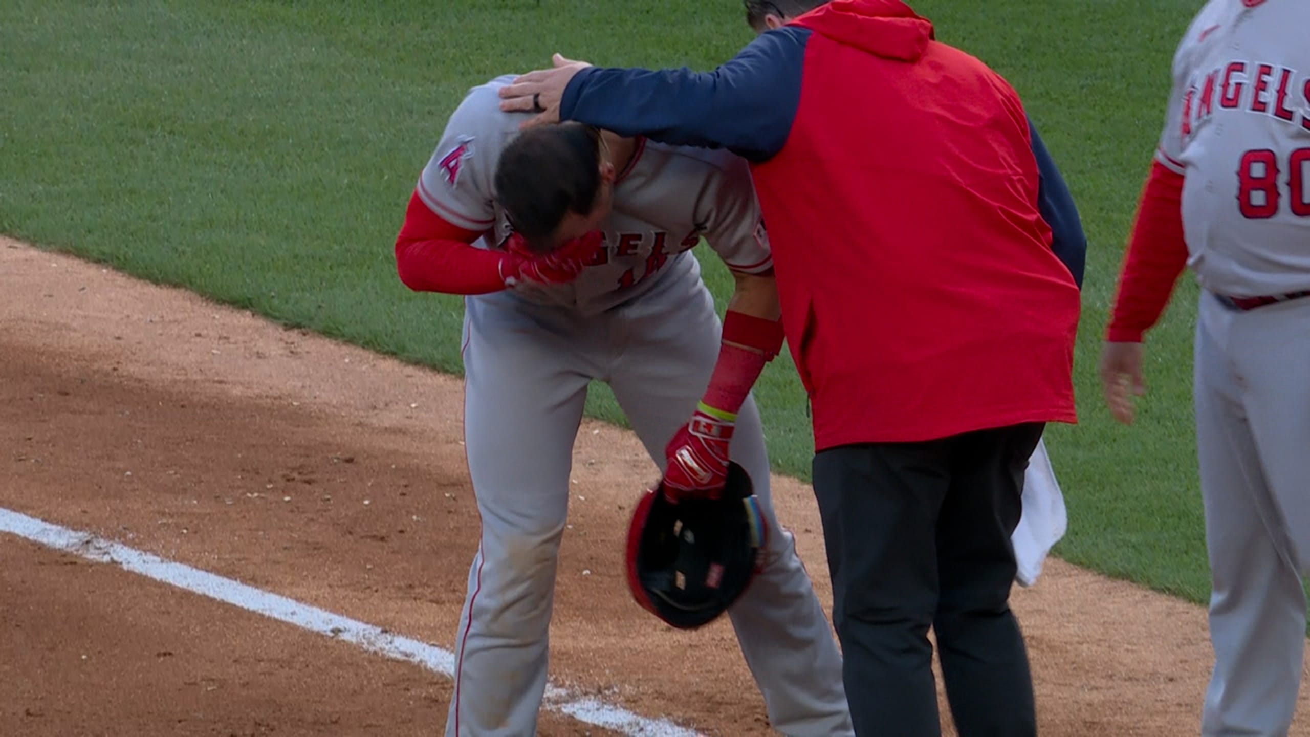 Logan O'Hoppe throws back home run ball as fan at Yankee Stadium