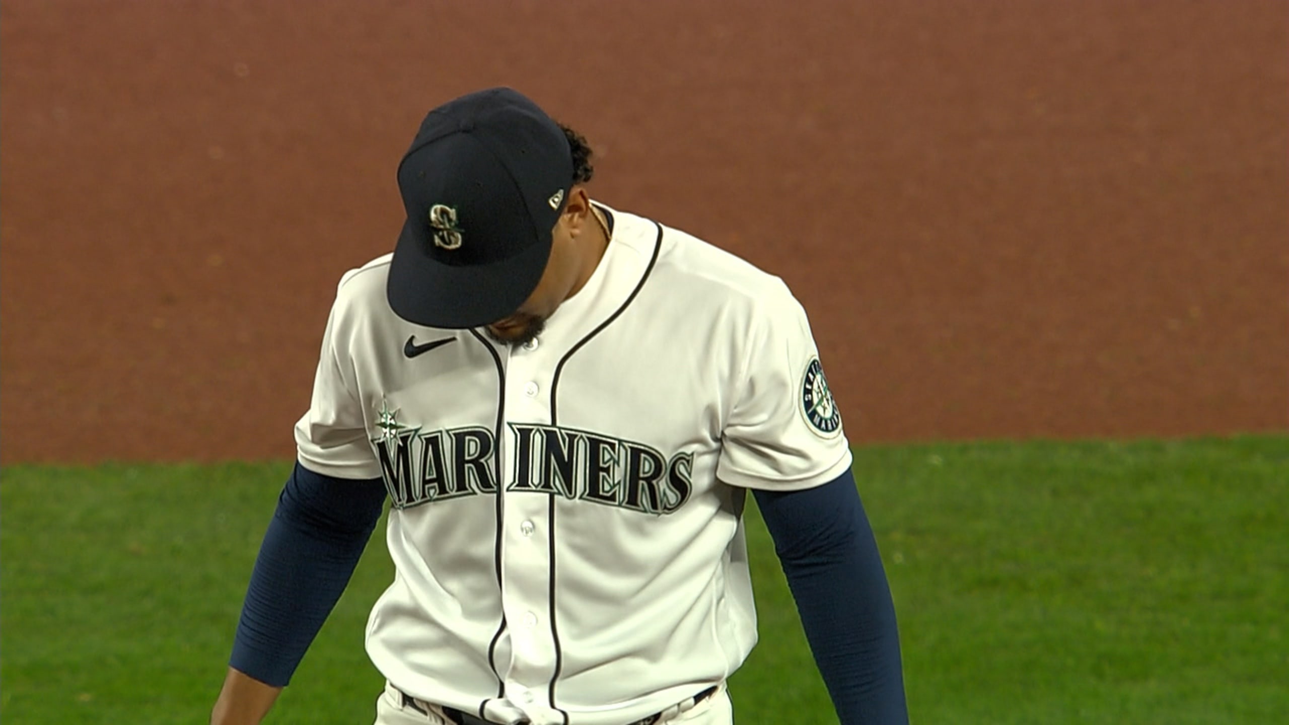 Justus Sheffield fans four