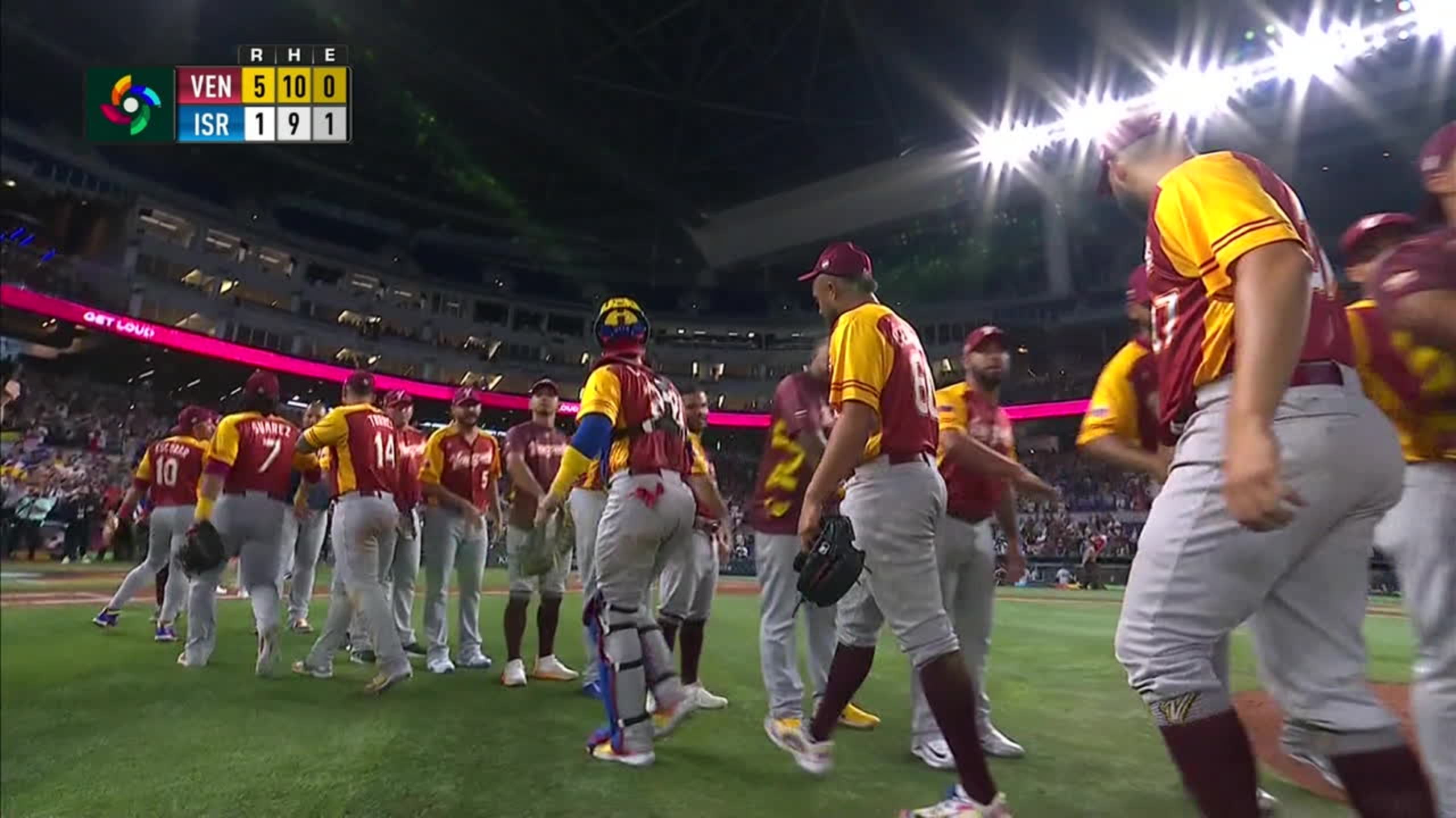 Darwinzon Hernandez seals the win