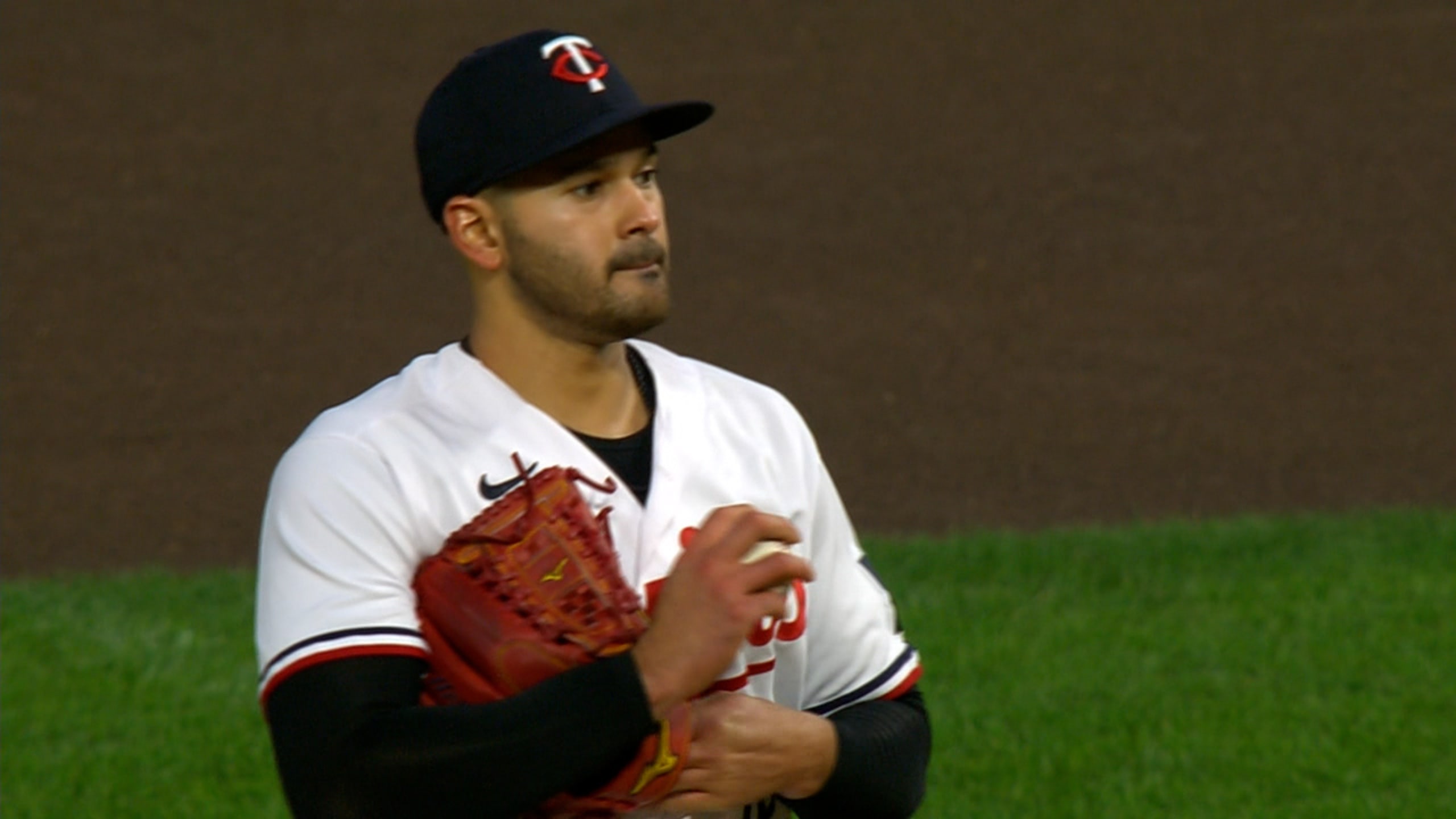 Twins closer Jhoan Duran astonishingly got 2 strikes with 1 curveball