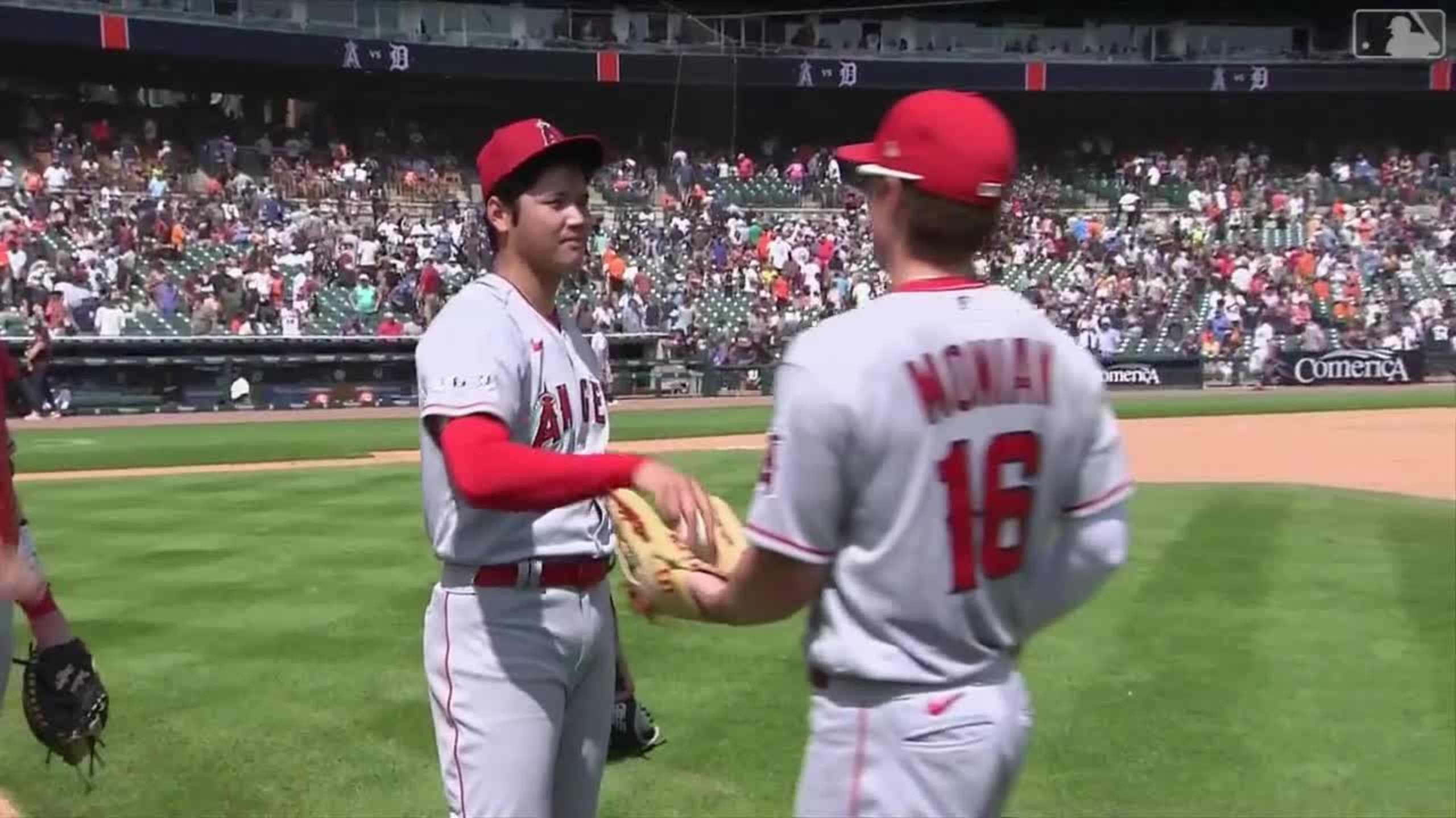 Ohtani throws 1st MLB shutout, hits 2 HRs as Angels sweep Tigers after team  says he's staying