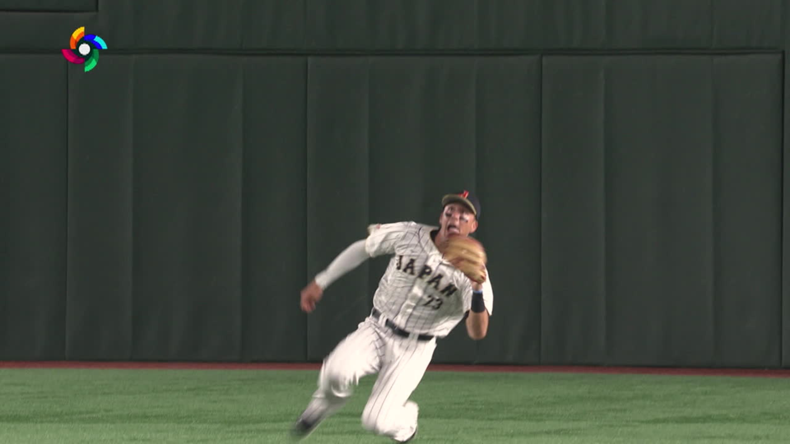 Lars Nootbaar's sliding catch
