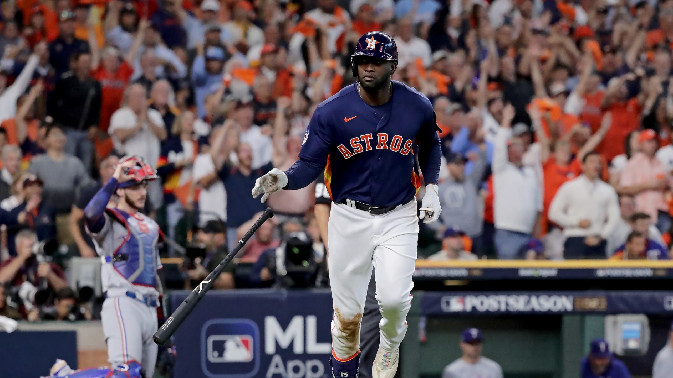 Yordan Alvarez walk-off homer and bat flip: Astros win from all angles