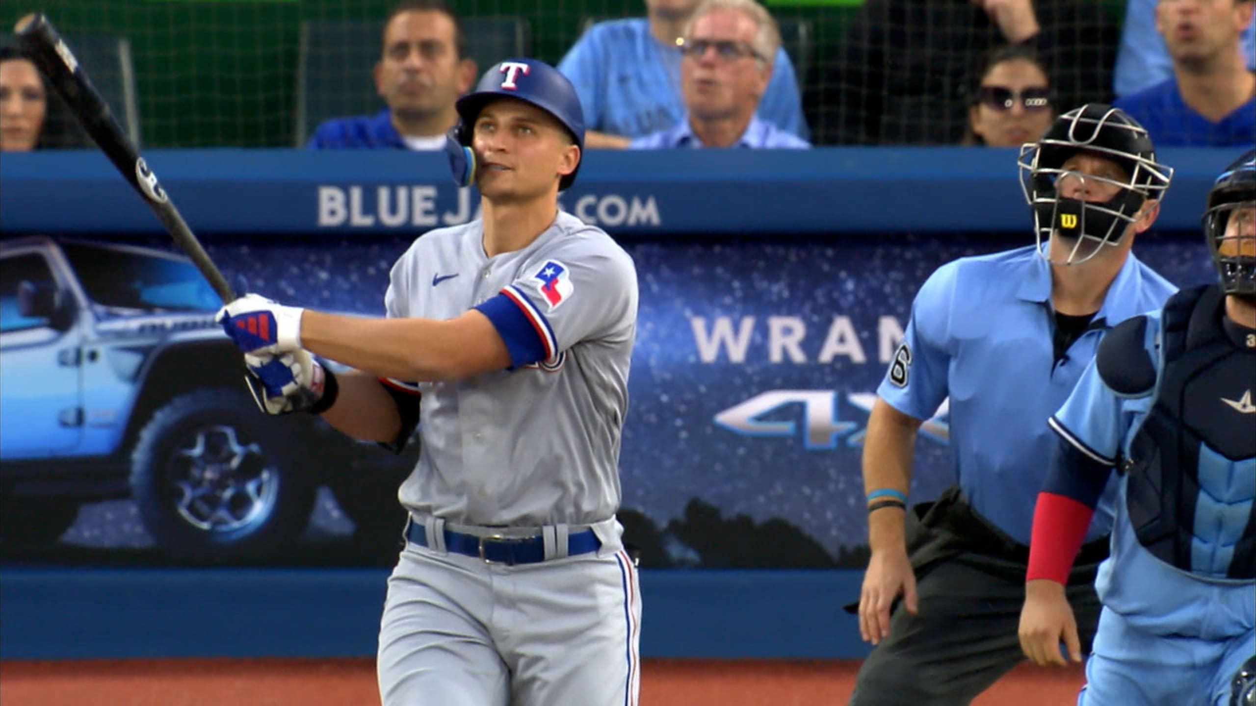 Hernández leads Blue Jays to wild 10-8 win over Texas in 2022 home