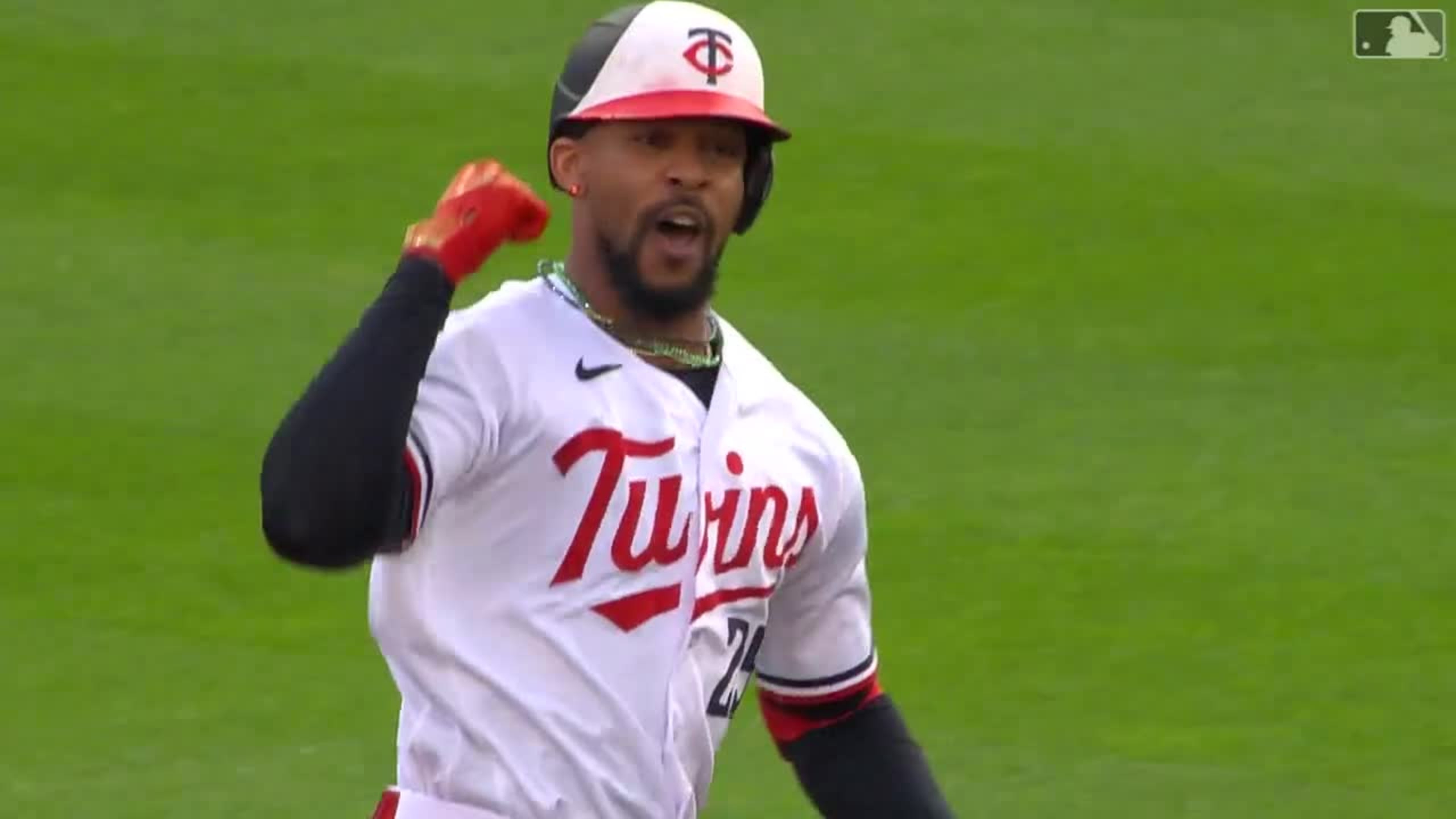 Byron Buxton homers in his first 2 at-bats as the Twins beat Lance Lynn and  the White Sox 9-4