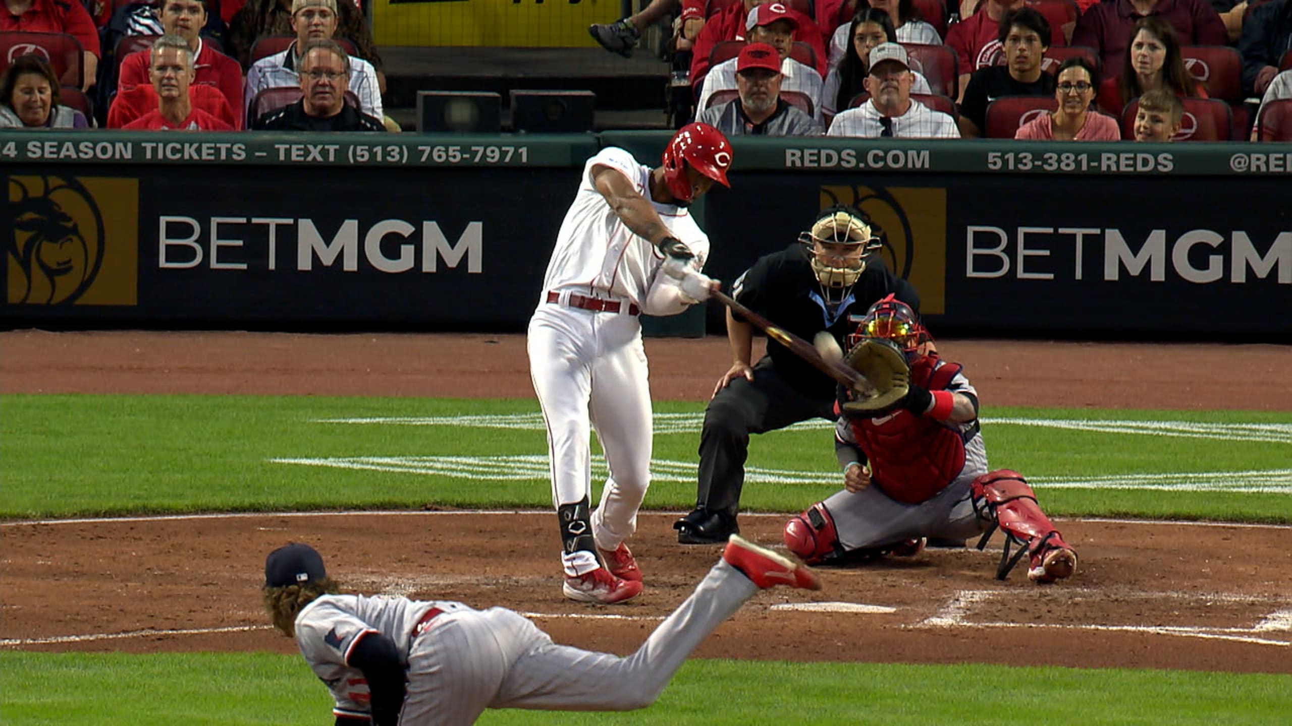 Twins beat Reds 7-3 at home