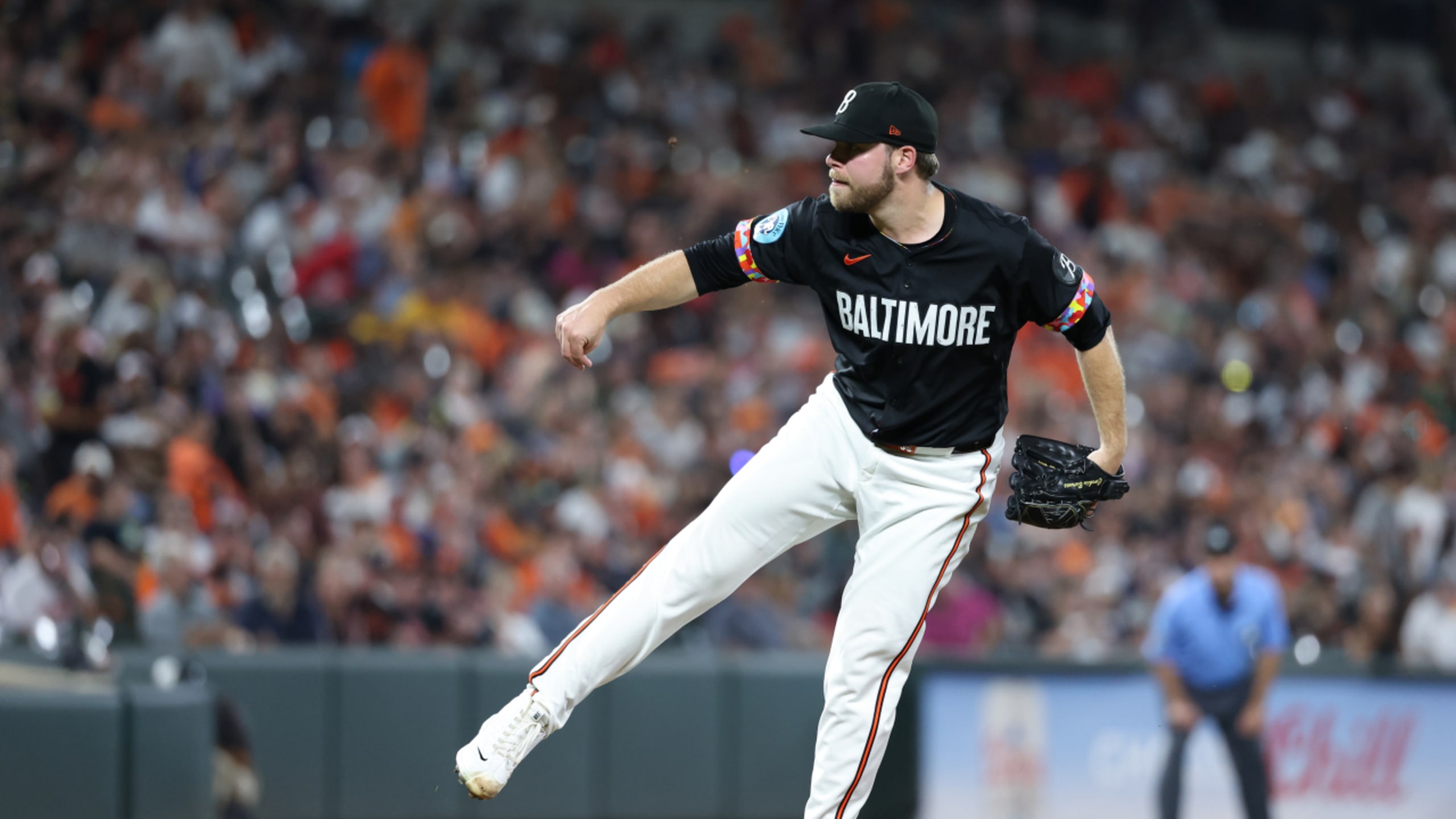 Corbin Burnes strikes out Jake Rogers