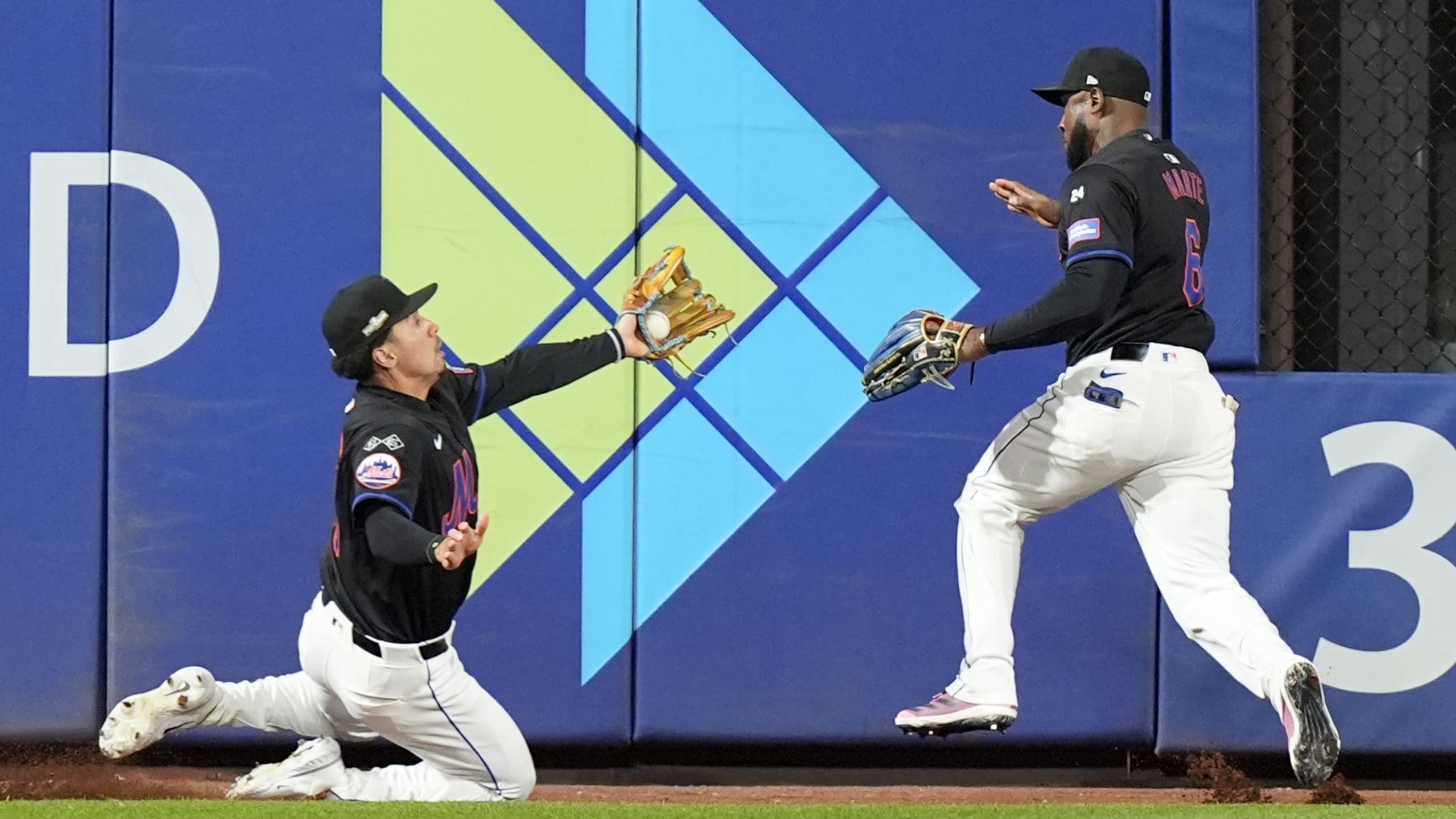 Tyrone Taylor's incredible sliding catch