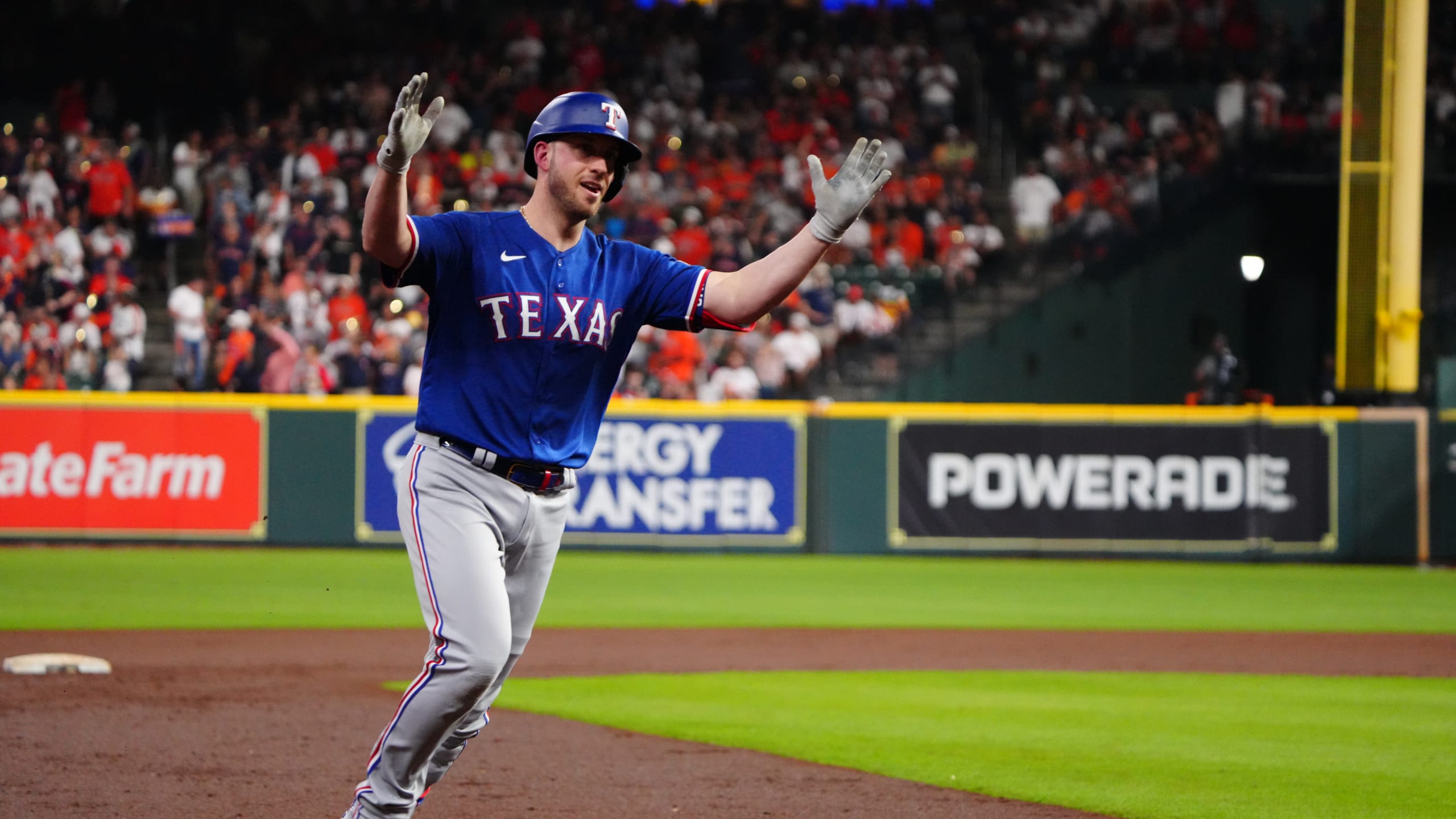 Rangers vs. Astros: Adolis Garcia responds to benches-clearing brawl with  grand slam in ALCS Game 6 - DraftKings Network