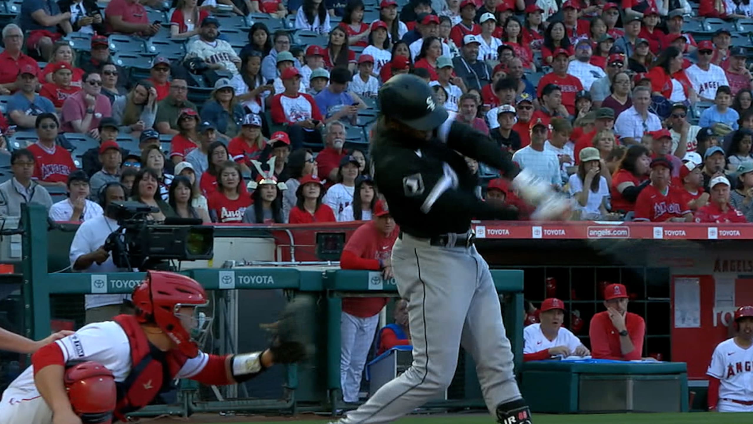Zavala homers twice, drives in 4 runs as the White Sox beat the Angels 11-5  - CBS Los Angeles