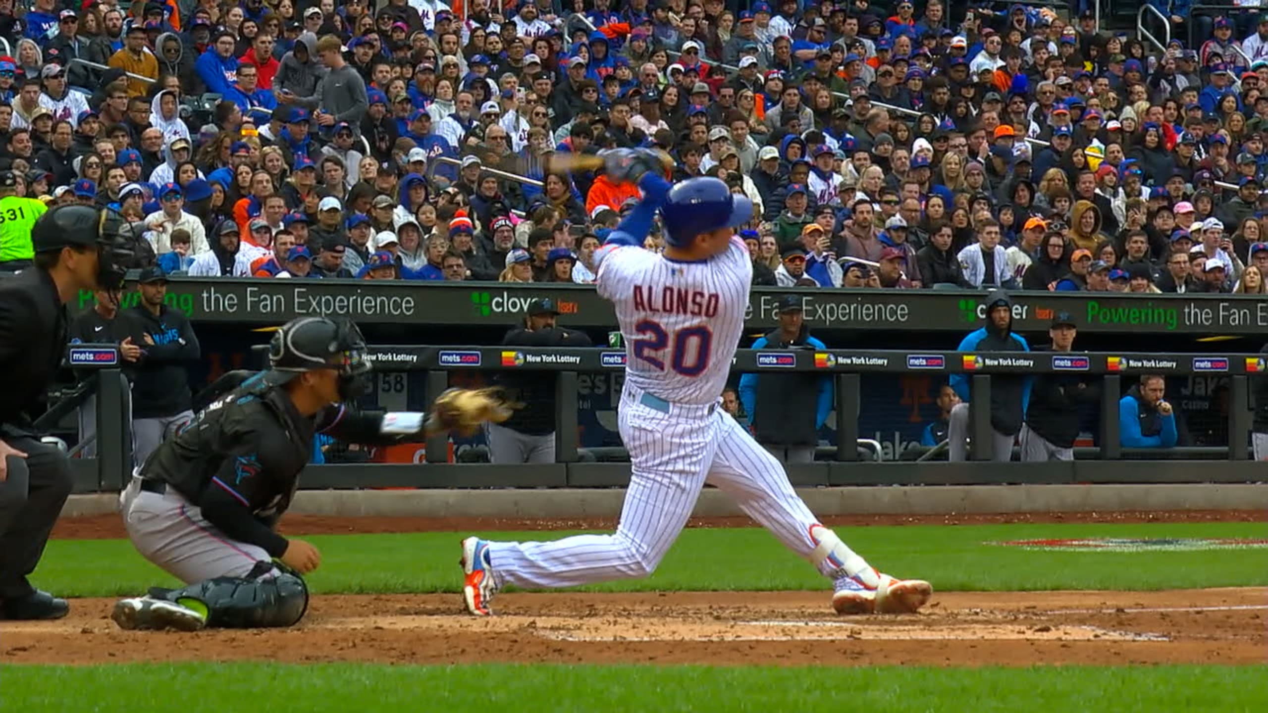 Download Pete Alonso blasts a home run for the Mets Wallpaper