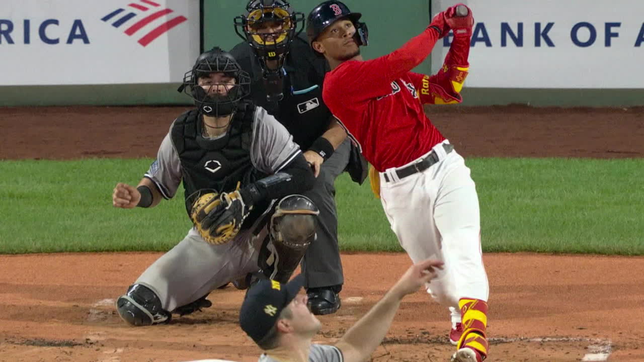 Red Sox wait out rain, beat Yanks