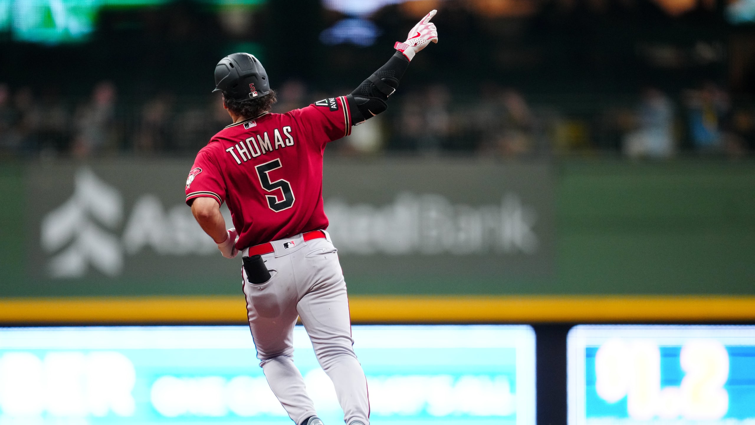 National League Roundup: D'Backs back on top