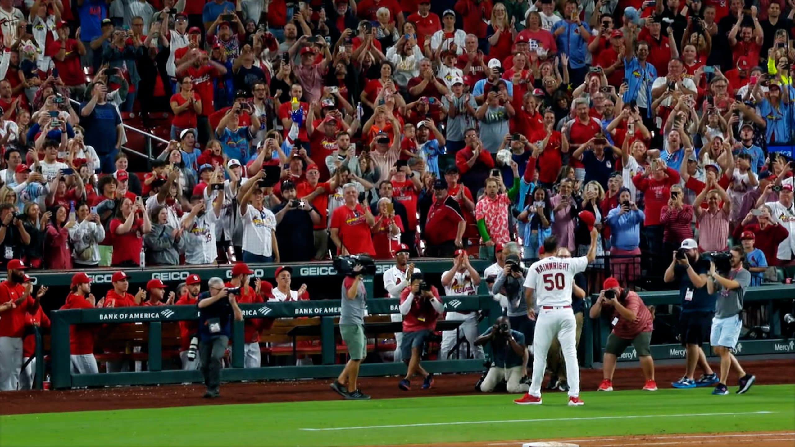 Cardinals' Adam Wainwright chasing 200 wins in final season