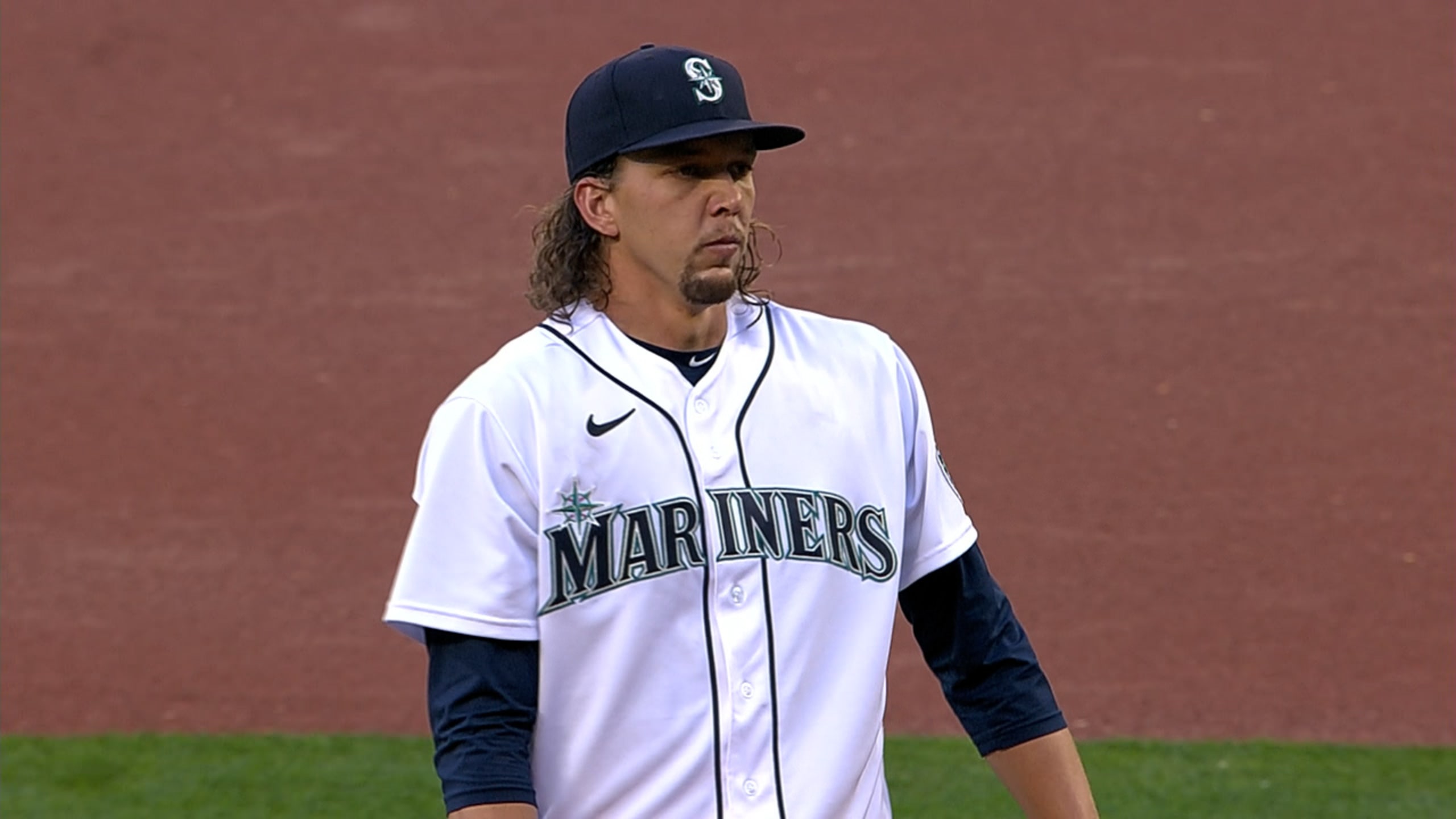 Logan Gilbert shuts down Padres, gets help from Julio Rodríguez catch in  center as Mariners win 2-0 - ABC News