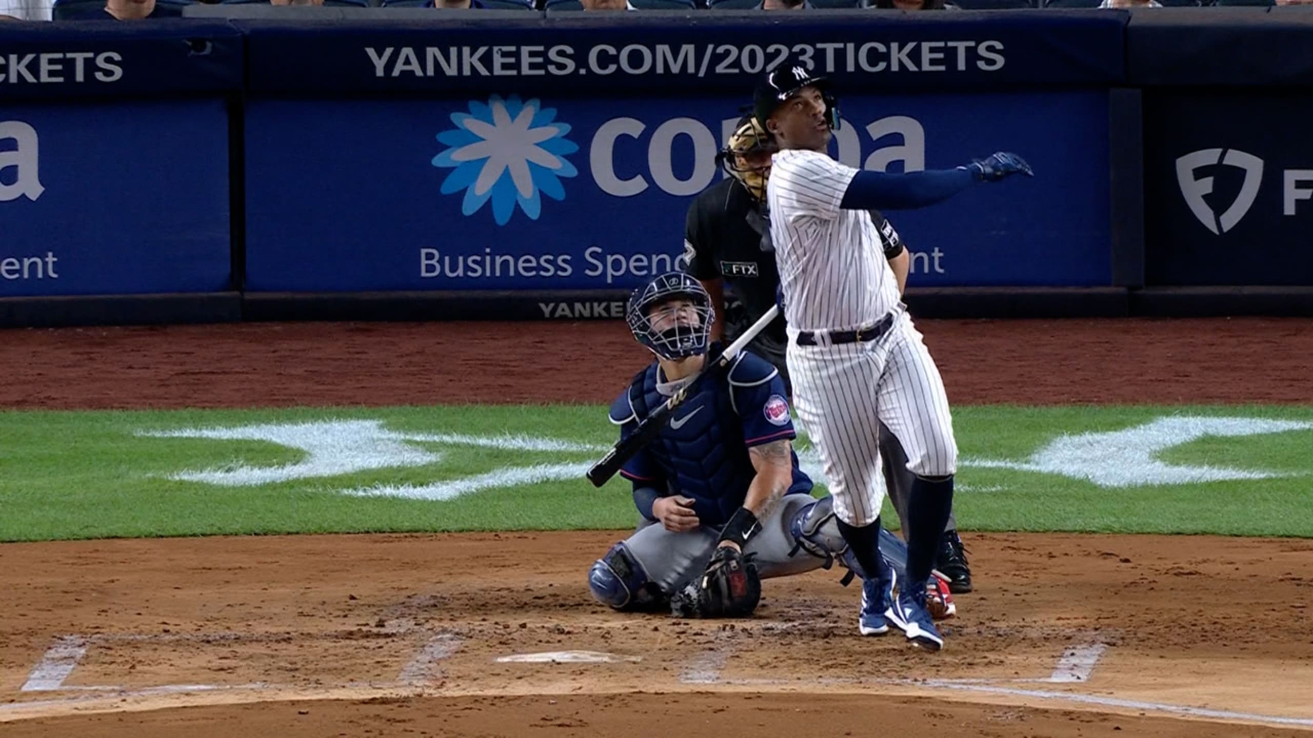 Carlos Correa crushes 462-foot home run at Yankee Stadium