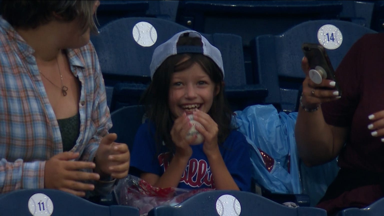 Off Base discusses a young fan getting a foul ball | 09/12/2022 | MLB.com