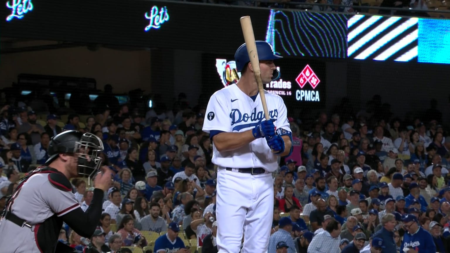 Alcántara's 3-run homer in 10th lifts D-backs over Dodgers