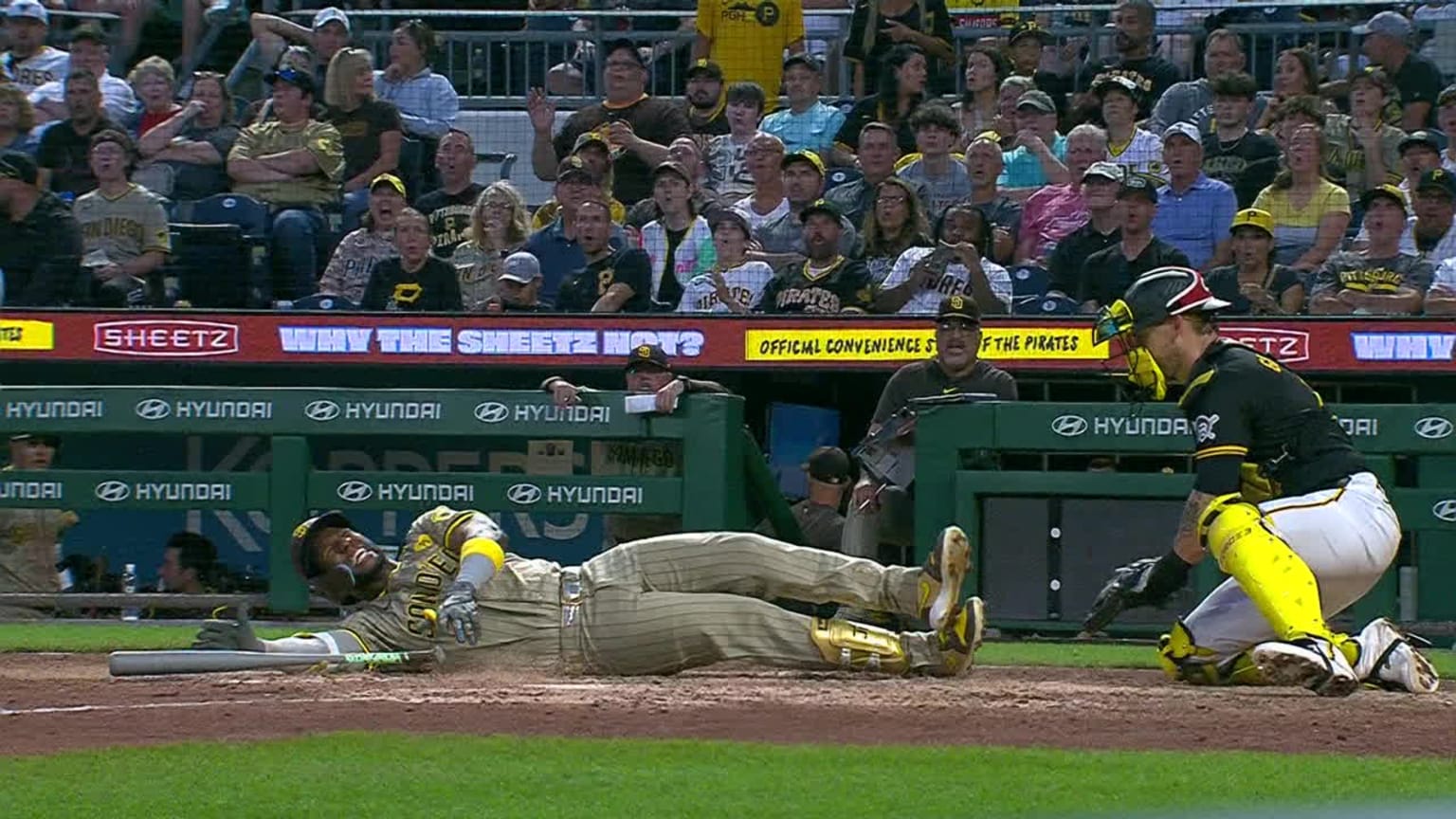 Jurickson Profar leaves the game after hit-by-pitch | 08/07/2024 | San ...