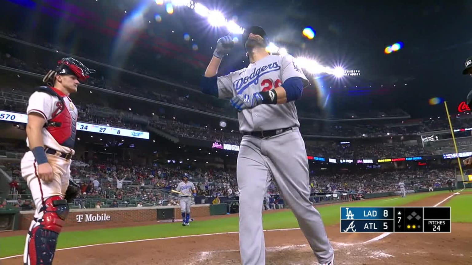 J.D. Martinez homers as Dodgers beat Nationals