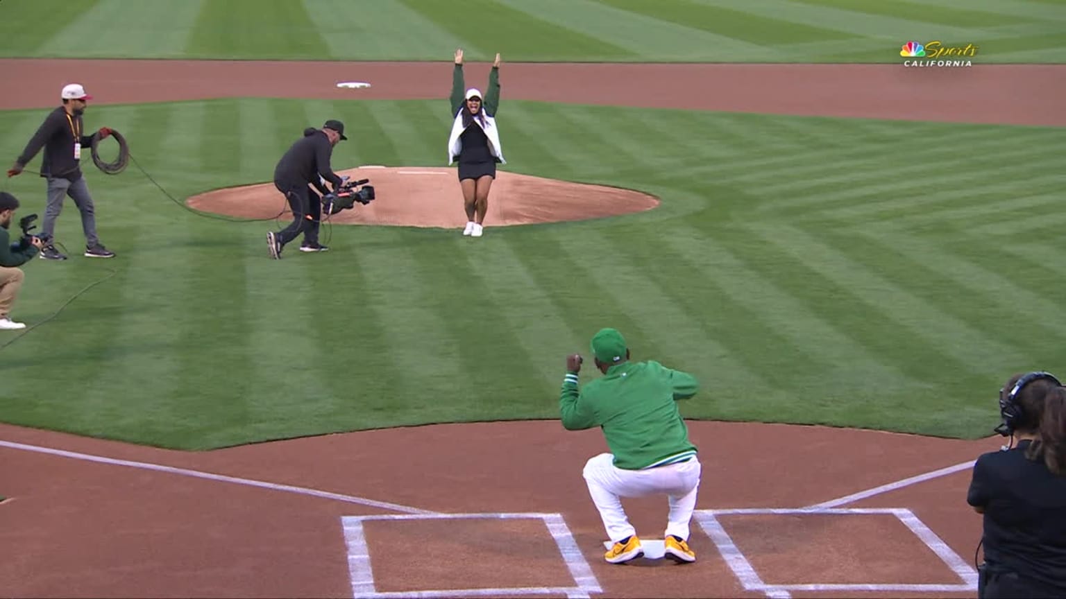 Adrianna Henderson throws out the first pitch | 09/20/2024 | MLB.com