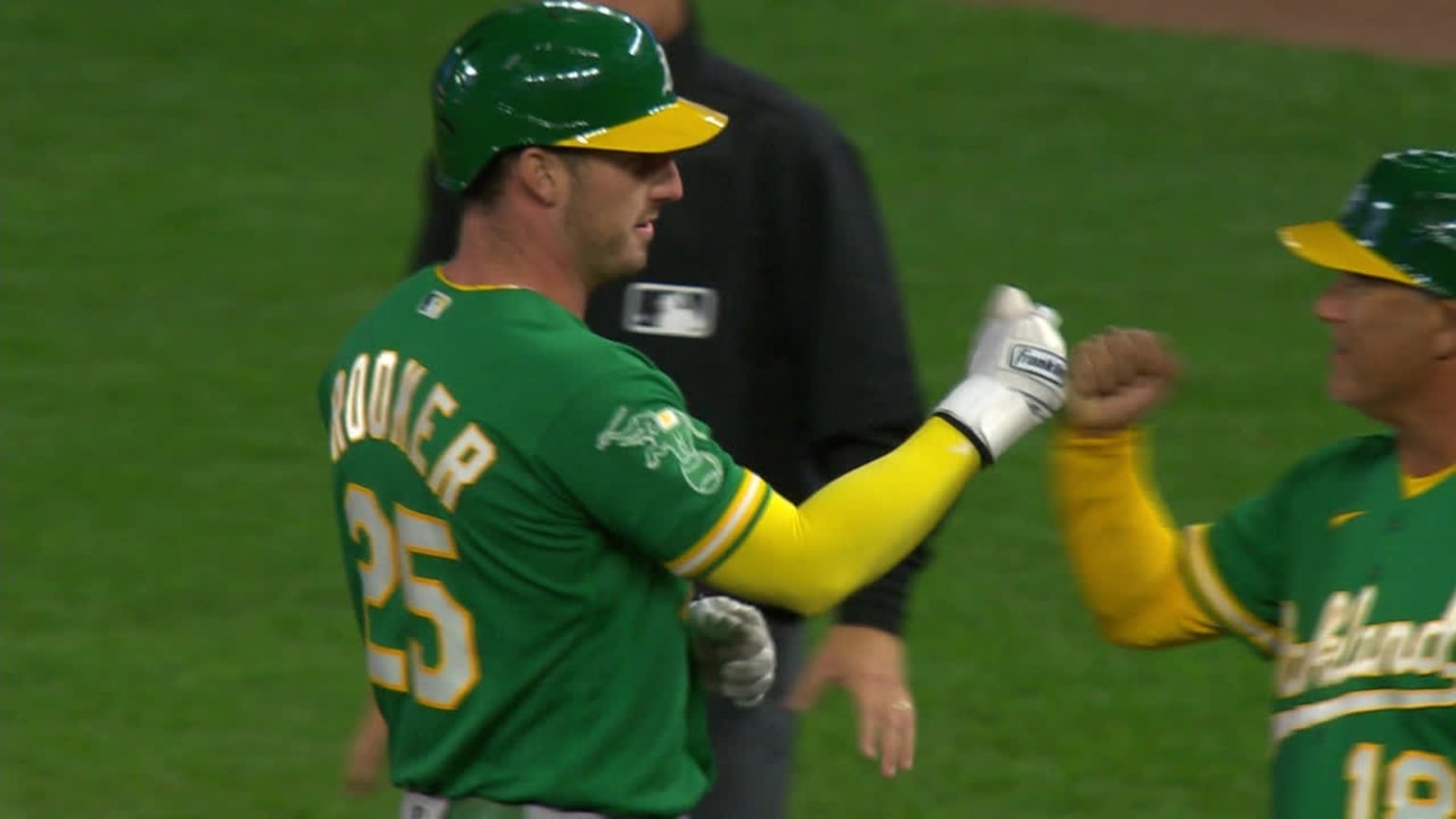 Brent Rooker gives Oakland a 4-2 lead in the 5th | 09/27/2023 | Athletics