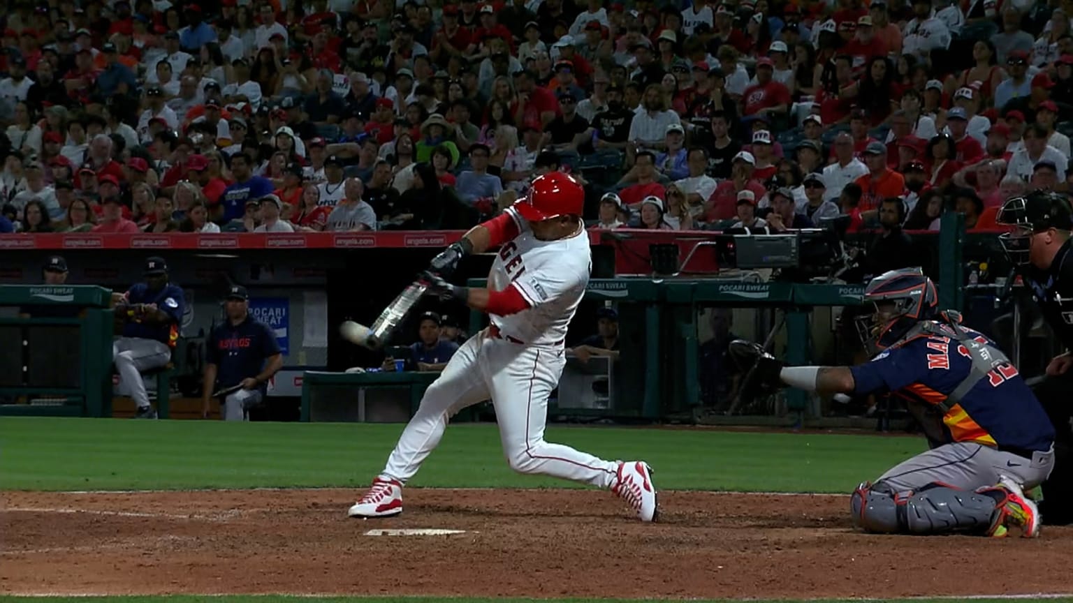 Eduardo Escobar bloops an RBI single to right field | 07/15/2023 | Los ...