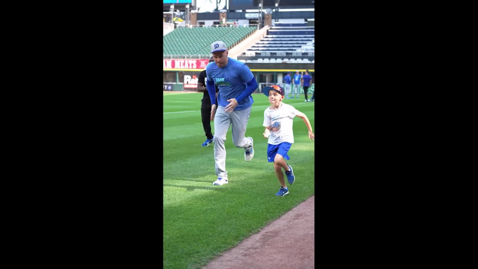 Tap: Freddie Freeman plays with his son | 06/24/2024 | MLB.com