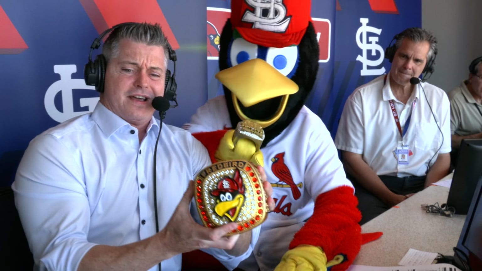 Fredbird joins Cardinals booth for fun during game | 04/26/2026 | St ...