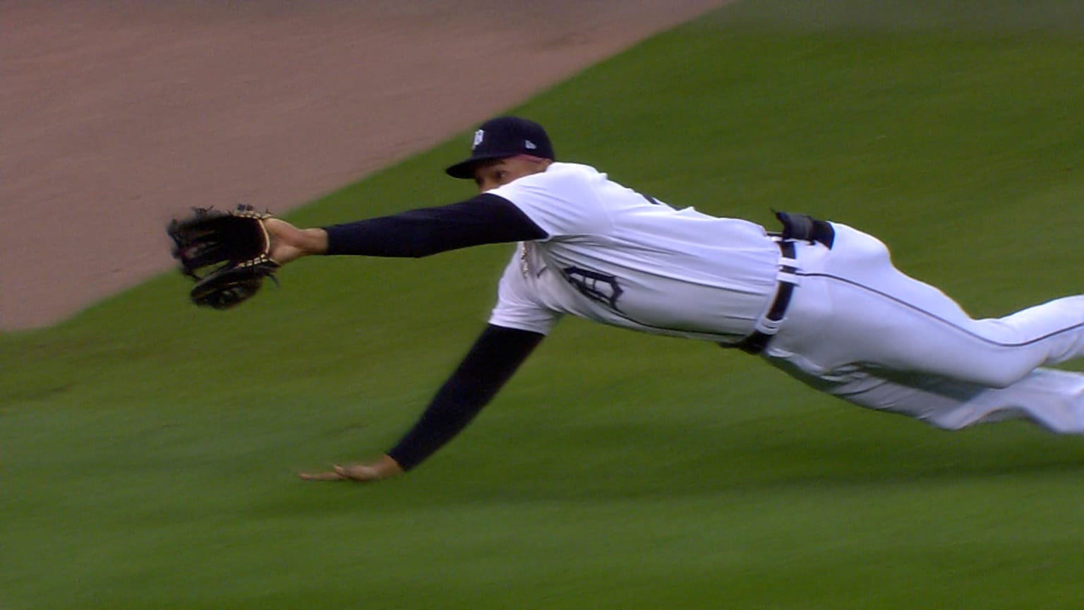 Victor Reyes dives to make a great catch in the 2nd | 09/28/2022 ...