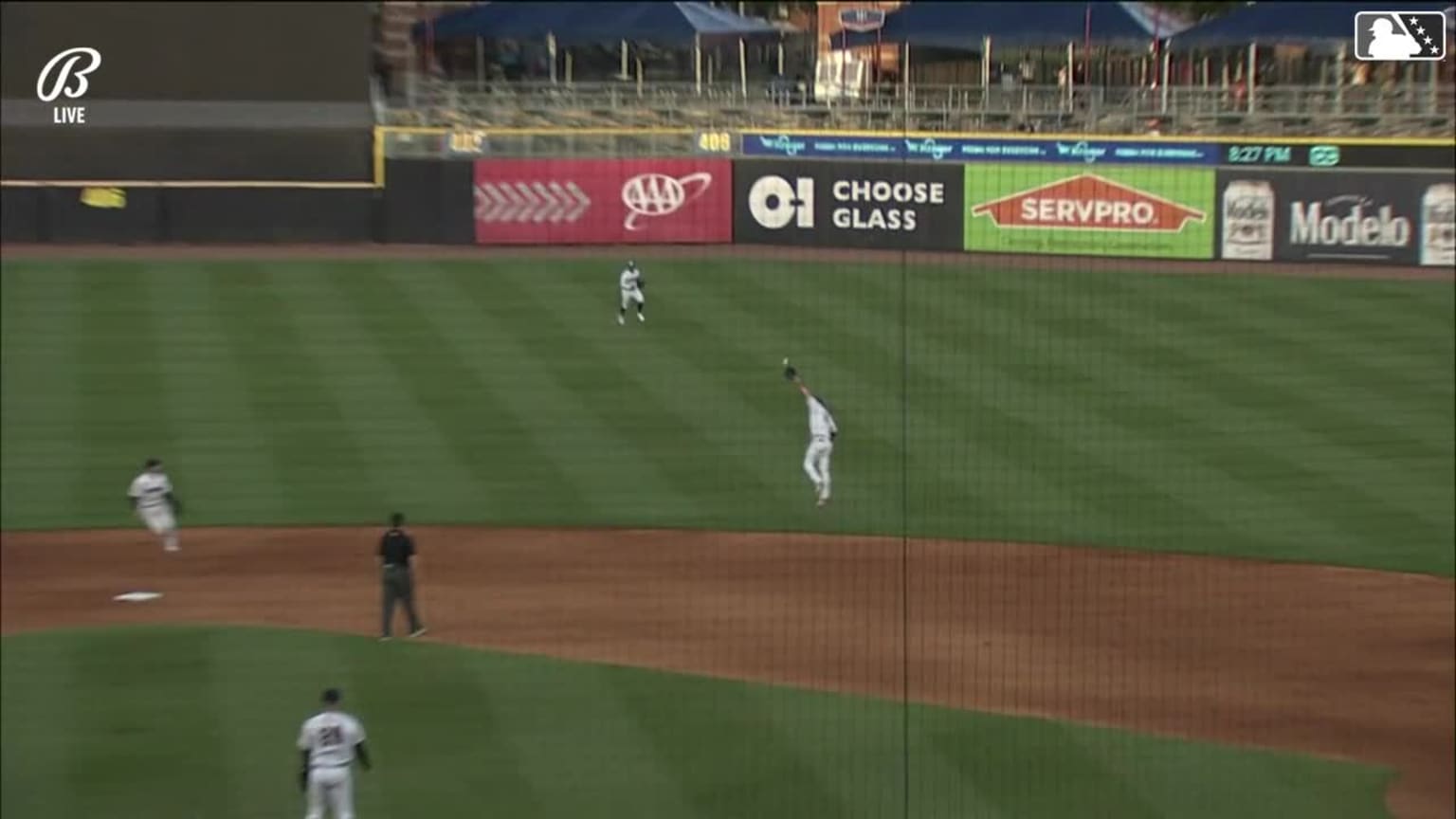 Andrew Navigato makes a leaping grab | 13/06/2024 | Los Tigers de Detroit