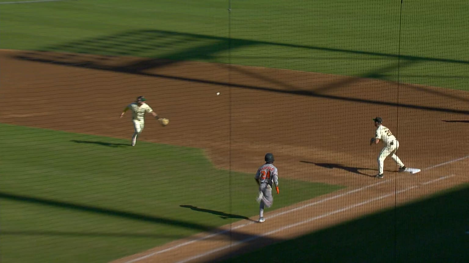 Dylan O'Rae's glove flip | 11/14/2025 | MLB.com