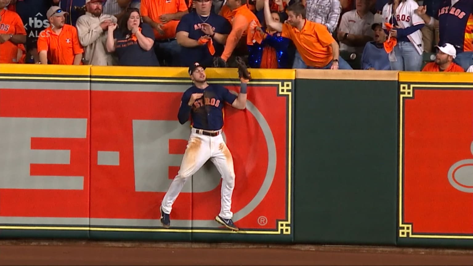 Fans egg on Kyle Tucker as Astros right fielder gives umpire an