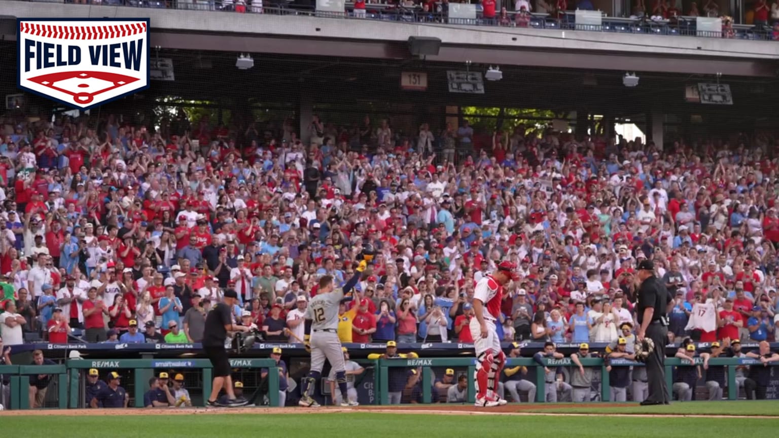 Field view of Rhys Hoskins' ovation in Philadelphia | 06/03/2024 ...
