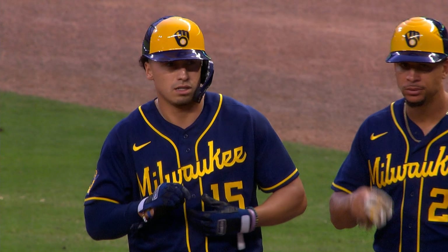 Tyrone Taylor slaps an RBI single in the 2nd inning | 07/28