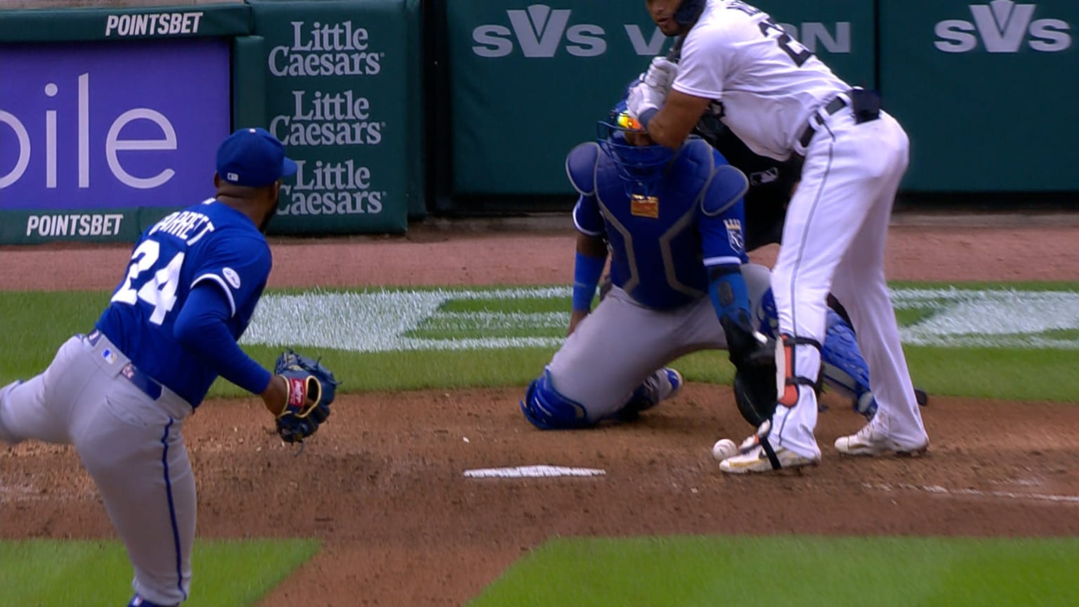 Victor Reyes walks after upheld hit by pitch call | 09/04/2022 ...
