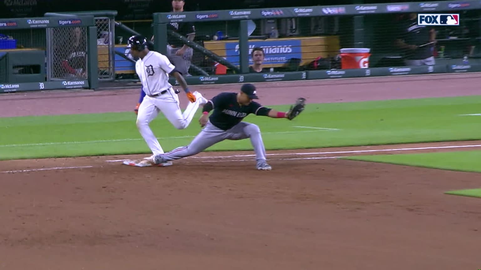 Andy Ibáñez safe at first, call confirmed in 8th | 06/24/2023 ...
