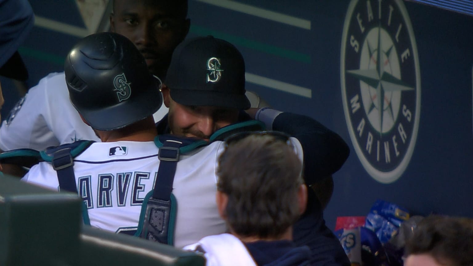 Cal Raleigh surprises teammates in dugout | 05/30/2026 | Seattle Mariners