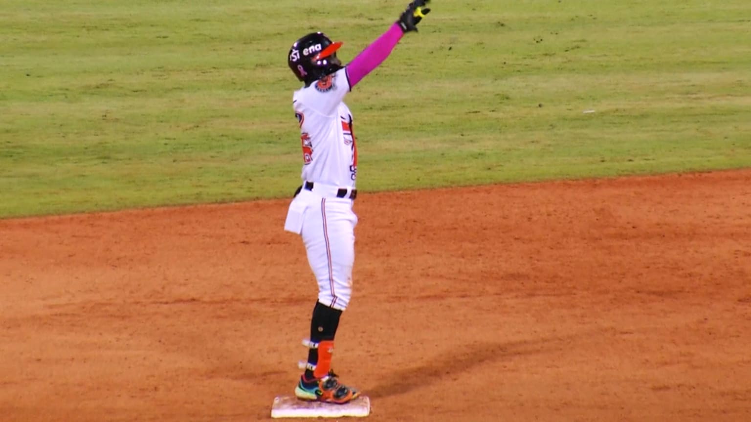 Ronny Simon pega 3 hits y remolca 3 ante los Leones 13/12/2023 Los