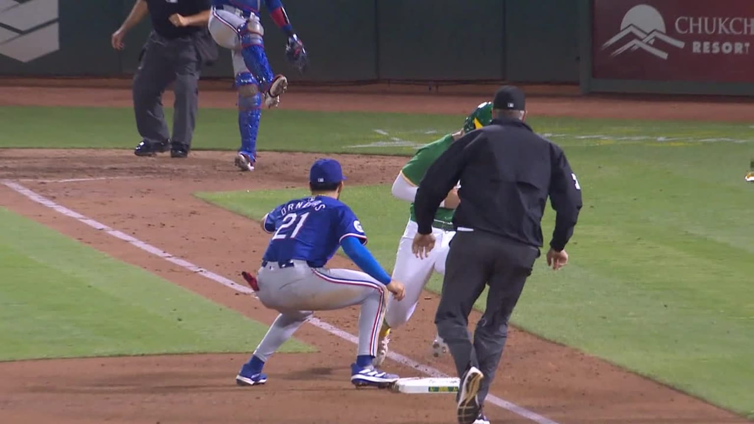 Jonah Heim picks off Tyler Soderstrom at third 09/24/2024 Texas Rangers