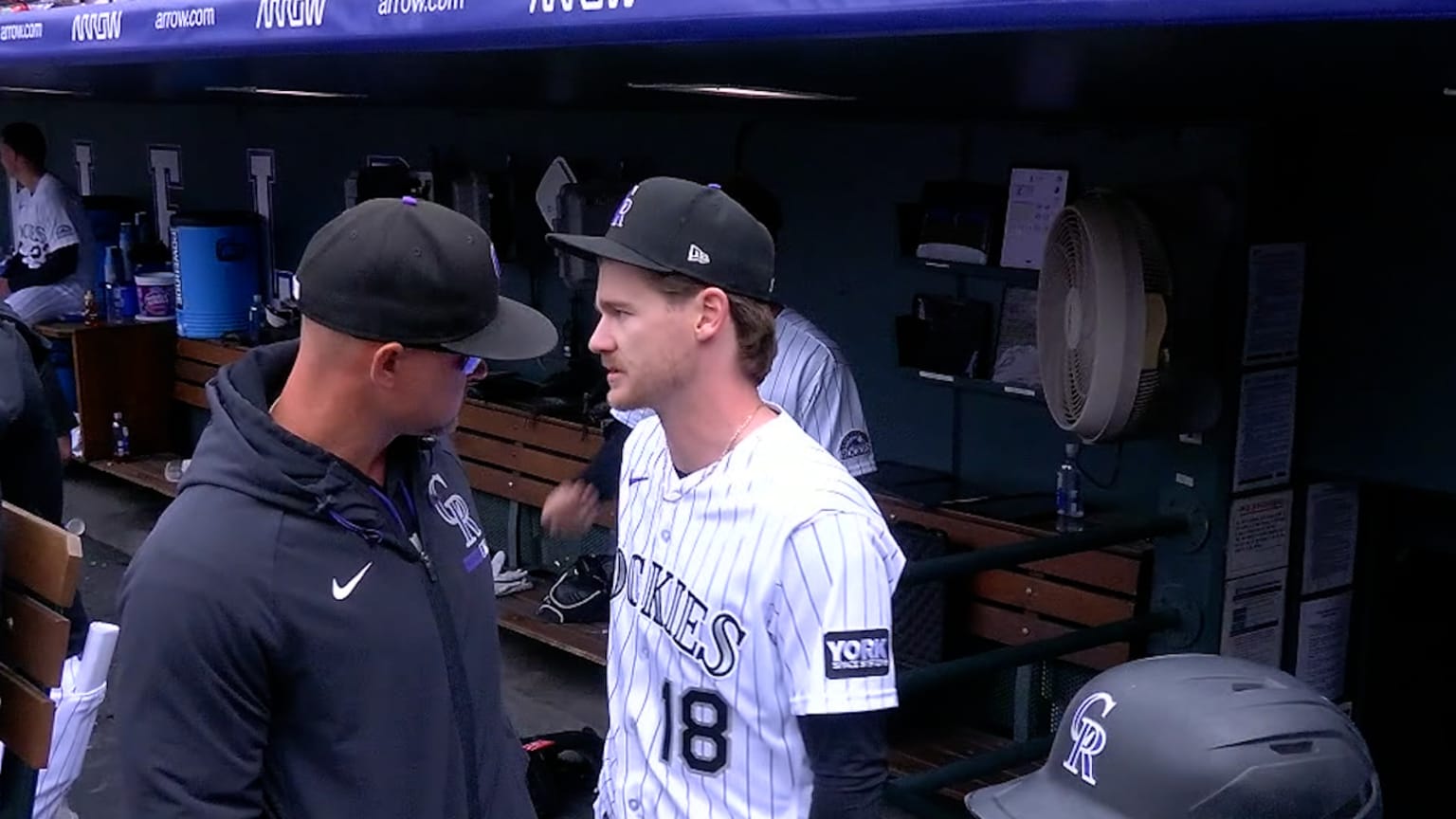 Feltner, Castro leave game with apparent injury | 04/23/2026 | MLB.com