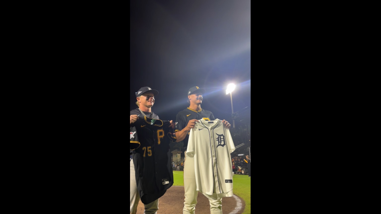 Konnor Griffin and Max Clark swap jerseys | 03/21/2026 | Pittsburgh Pirates