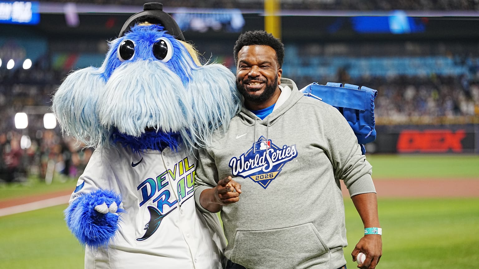 Craig Robinson tosses out the Polymarket first pitch | 10/26/2026 ...