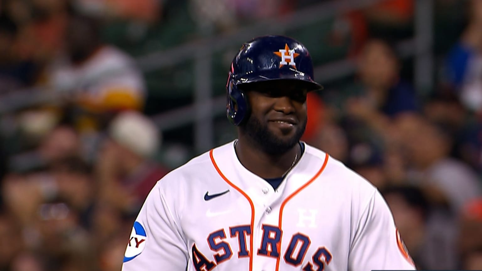 Yordan Alvarez lays down a perfect bunt for a single | 09/12/2023 | MLB.com