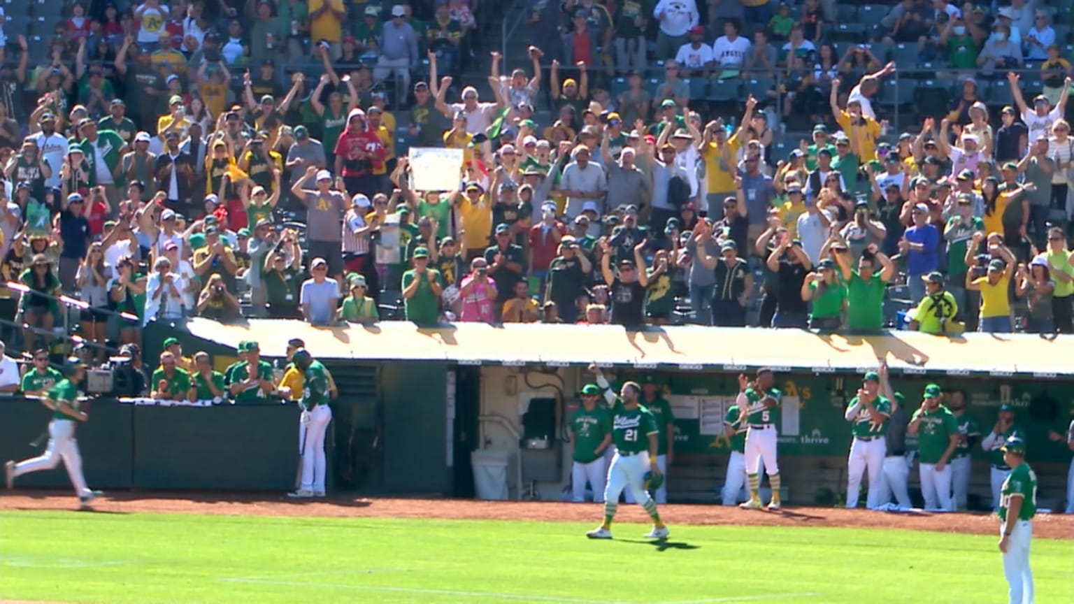 WATCH: A's catcher Stephen Vogt's children announce their dad's