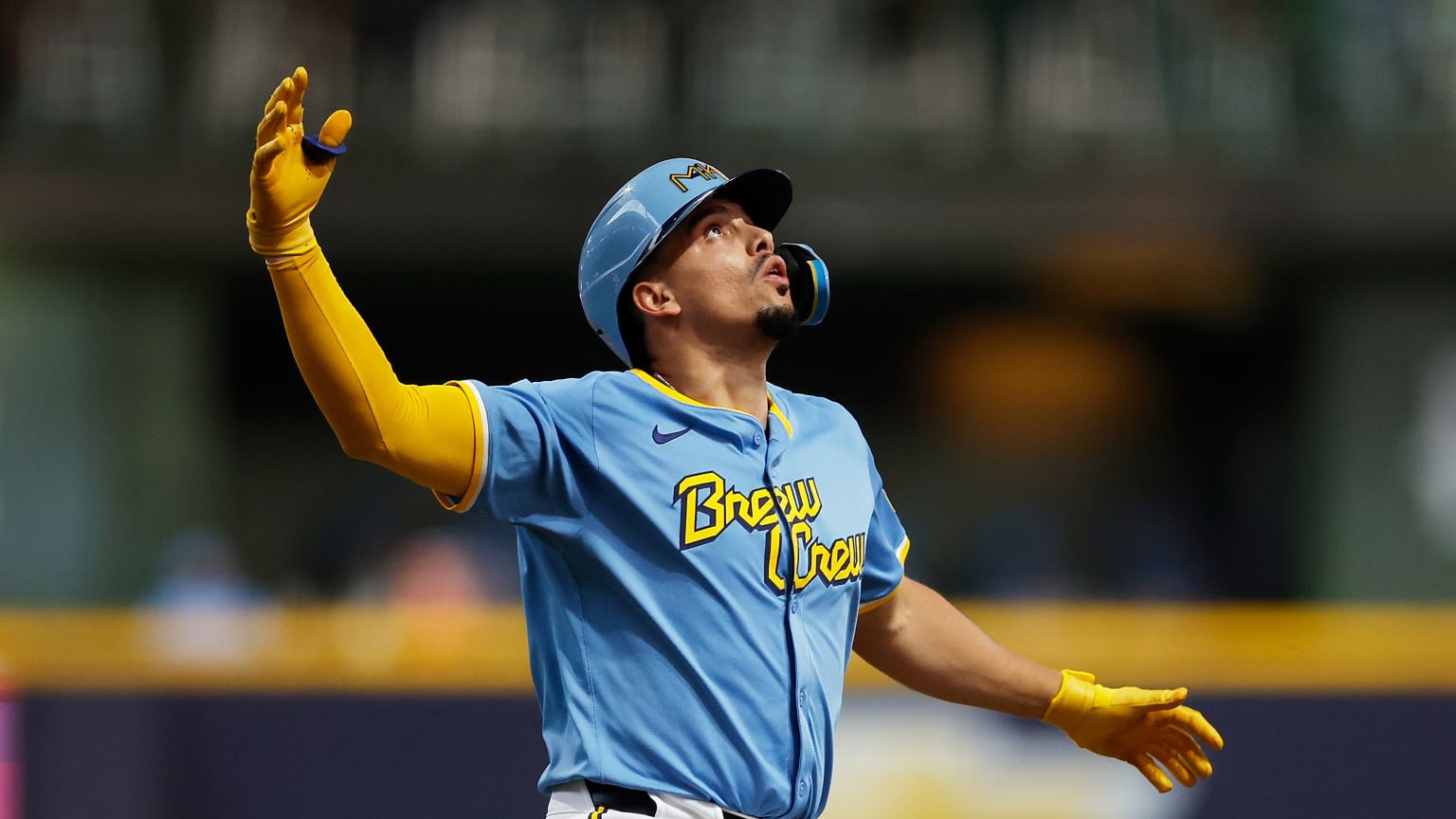 Willy Adames hammers a threerun home run in the 1st 08/16/2024