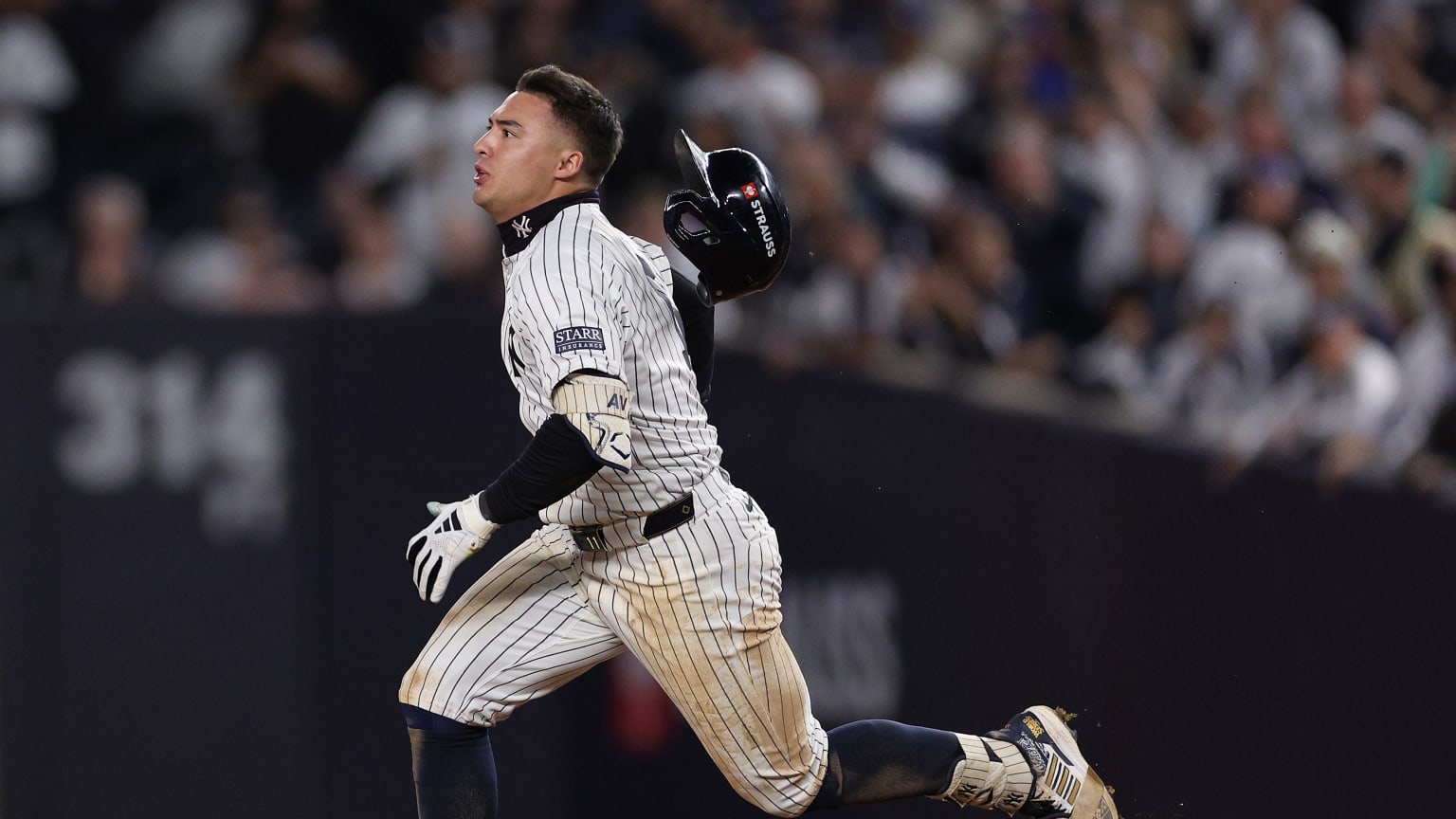 Yankees pull off double steal in the 8th | 10/29/2024 | New York Yankees