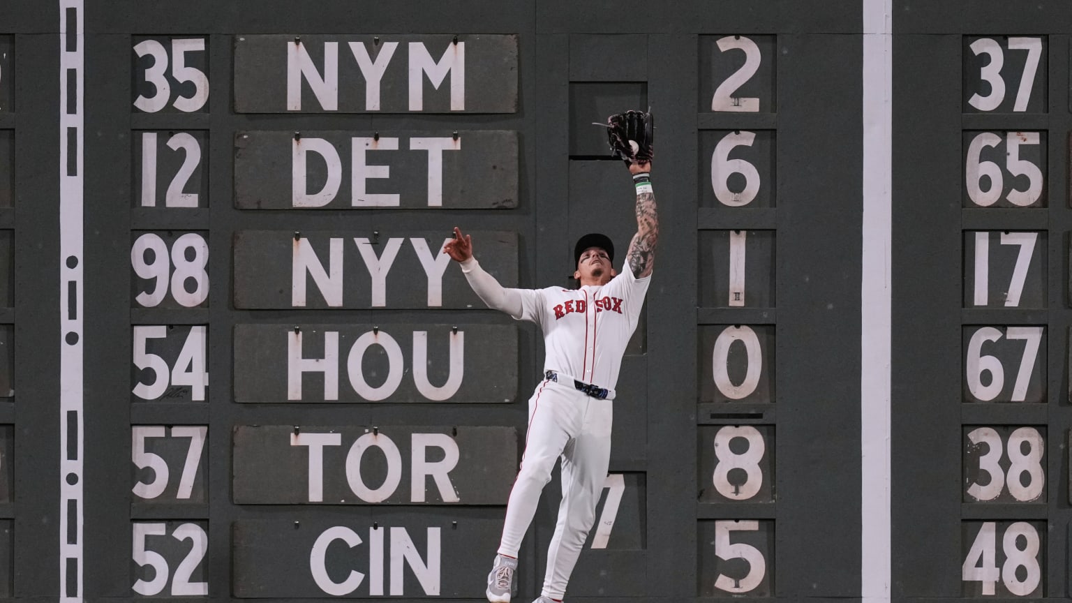 Jarren Duran makes a nice leaping catch in left | 09/03/2025 | San ...